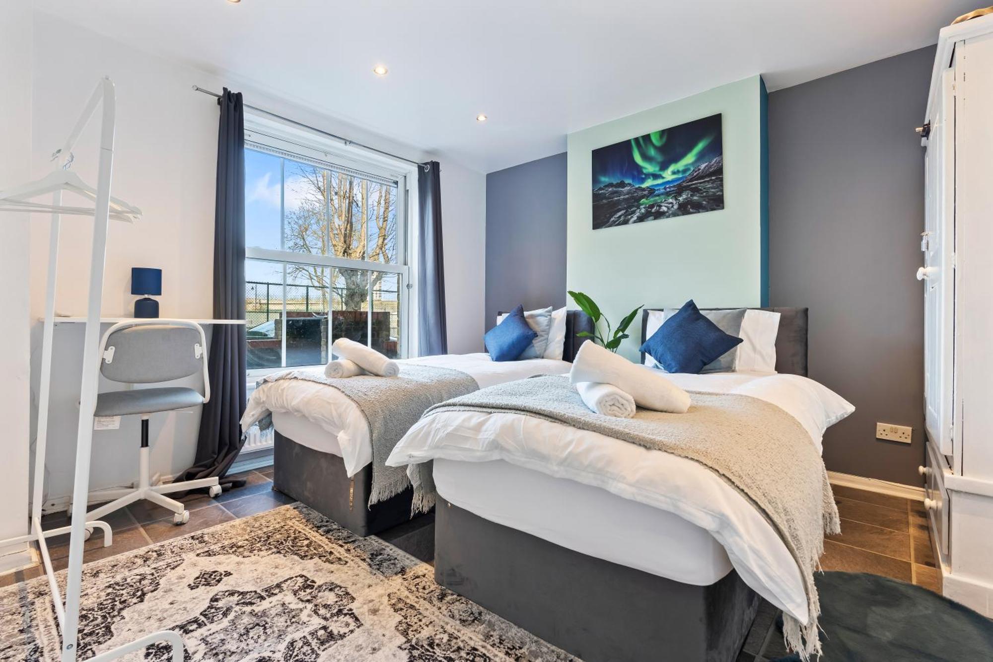 Comfy 4Br House Close To Subway London Exterior photo