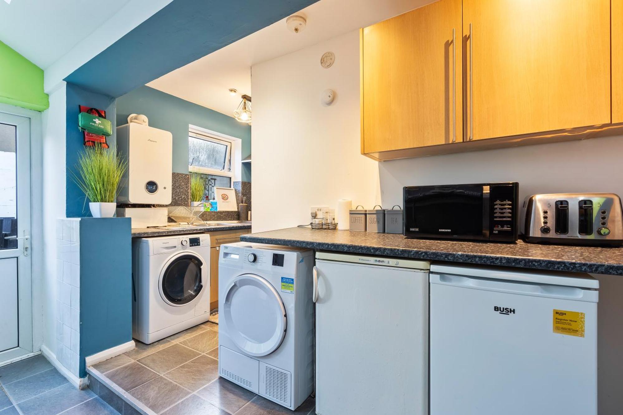 Comfy 4Br House Close To Subway London Exterior photo