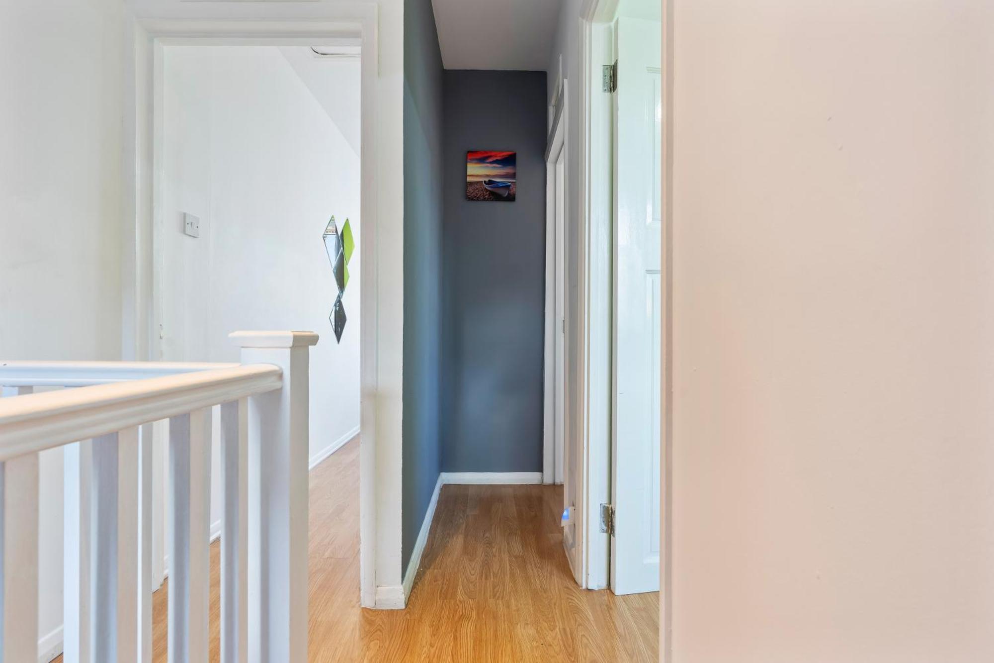 Comfy 4Br House Close To Subway London Exterior photo